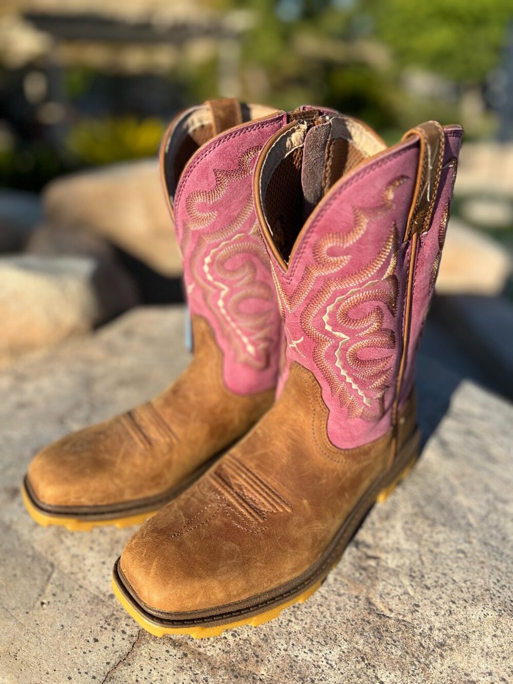 NWT- Twisted X Women's 10" Ultralite Western Women's Pink & Brown - Size 8.5